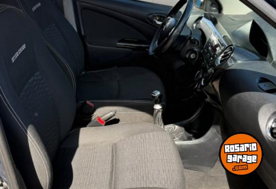 Autos - Toyota Etios cross 2014 Nafta - En Venta