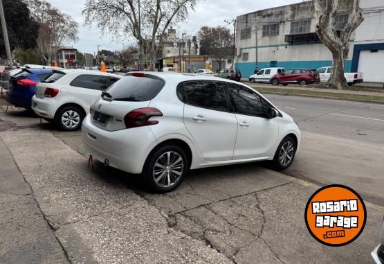 Autos - Peugeot 208 2019 Nafta 57000Km - En Venta
