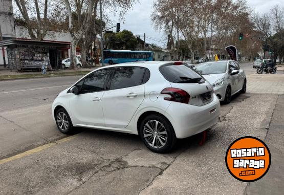 Autos - Peugeot 208 2019 Nafta 57000Km - En Venta