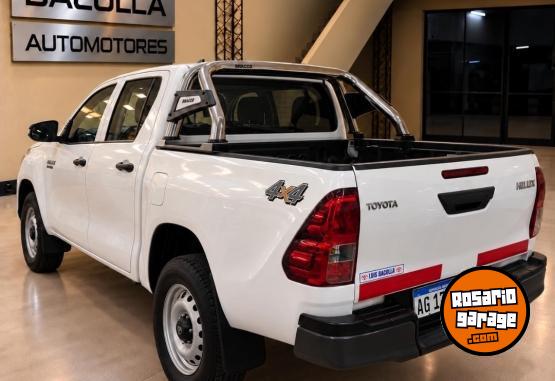 Camionetas - Toyota HILUX DX 4x4 2023 Diesel 56000Km - En Venta