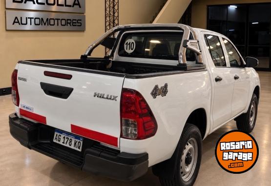 Camionetas - Toyota HILUX DX 4x4 2023 Diesel 56000Km - En Venta