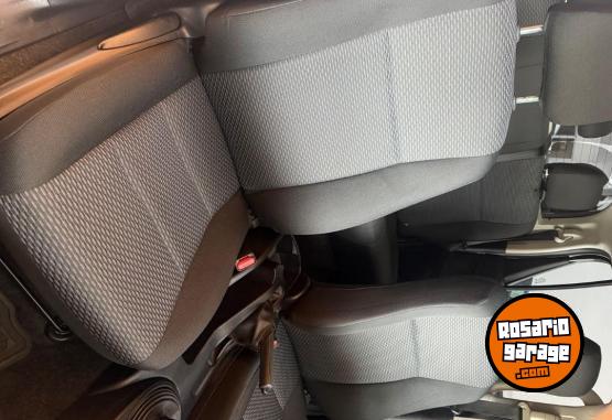 Camionetas - Toyota HILUX DX 4x4 2023 Diesel 56000Km - En Venta