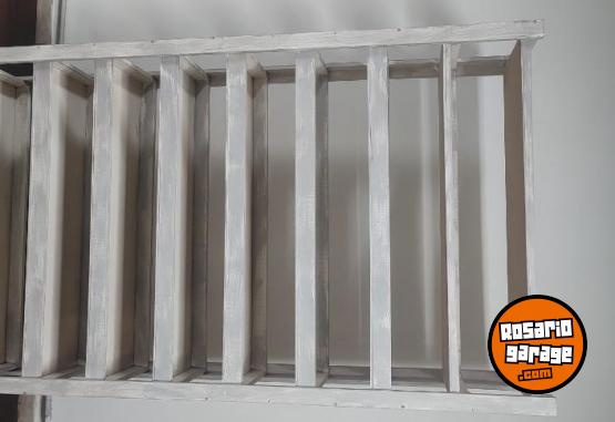 Hogar - Estantería de madera maciza pintada Chalk Paint y barnizada. - En Venta