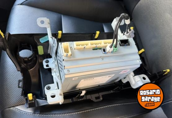 Accesorios para Autos - Estéreo JBL TOYOTA HILUX con CARPLAY ,plástico original COMPATIBLE 2016 a 2025 - En Venta
