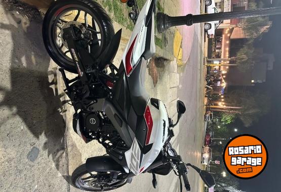 Motos - Bajaj Rouser NS 200 UG 2025 Nafta 7000Km - En Venta