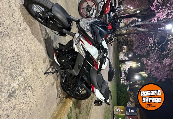 Motos - Bajaj Rouser NS 200 UG 2025 Nafta 7000Km - En Venta