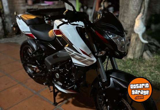 Motos - Bajaj Rouser NS 200 UG 2025 Nafta 7000Km - En Venta