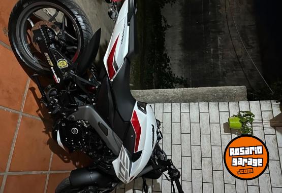 Motos - Bajaj Rouser NS 200 UG 2025 Nafta 7000Km - En Venta