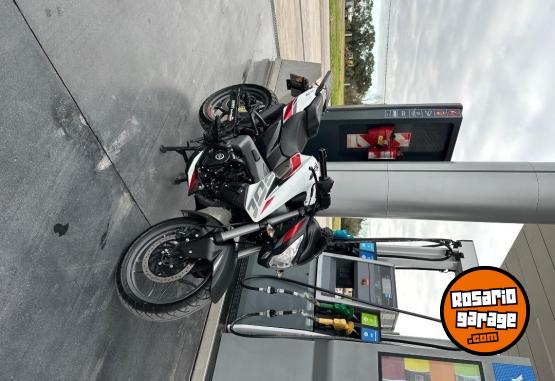 Motos - Bajaj Rouser NS 200 UG 2025 Nafta 7000Km - En Venta