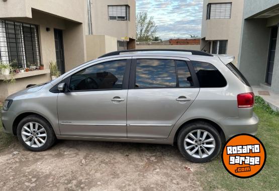 Autos - Volkswagen Suran Highline 2015 Nafta 175000Km - En Venta