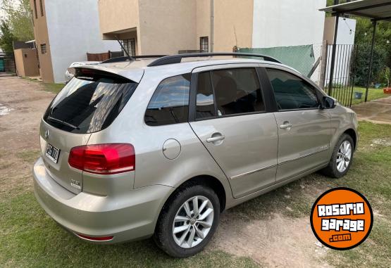 Autos - Volkswagen Suran Highline 2015 Nafta 175000Km - En Venta