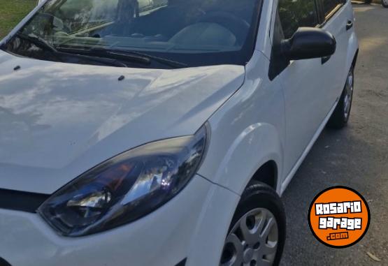 Autos - Ford Fiesta ambiente l�nea nue 2012 Nafta 125000Km - En Venta