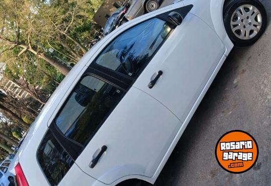 Autos - Ford Fiesta ambiente l�nea nue 2012 Nafta 125000Km - En Venta