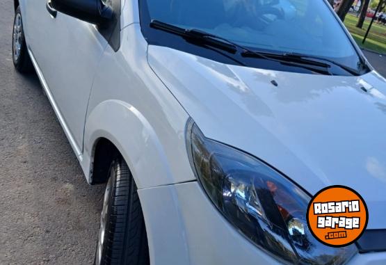Autos - Ford Fiesta ambiente l�nea nue 2012 Nafta 125000Km - En Venta