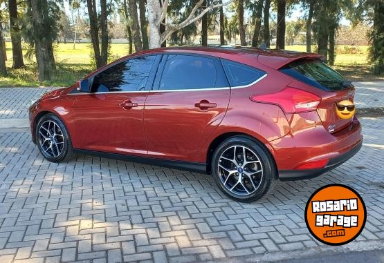 Autos - Ford Focus Titanium 2017 Nafta 117000Km - En Venta