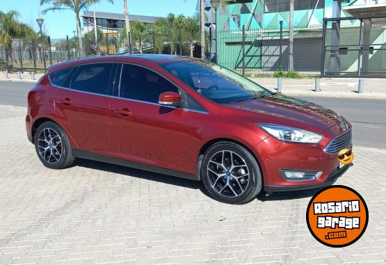 Autos - Ford Focus Titanium 2017 Nafta 117000Km - En Venta