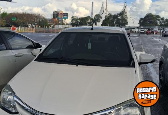 Autos - Toyota Etios 2017 Nafta 130000Km - En Venta