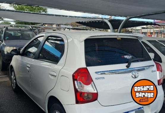 Autos - Toyota Etios 2017 Nafta 130000Km - En Venta