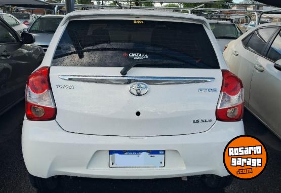 Autos - Toyota Etios 2017 Nafta 130000Km - En Venta