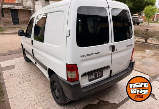 Utilitarios - Peugeot Partner 2011 Nafta 230000Km - En Venta