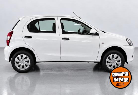 Autos - Toyota ETIOS X MT 5P 2023 Nafta 86771Km - En Venta