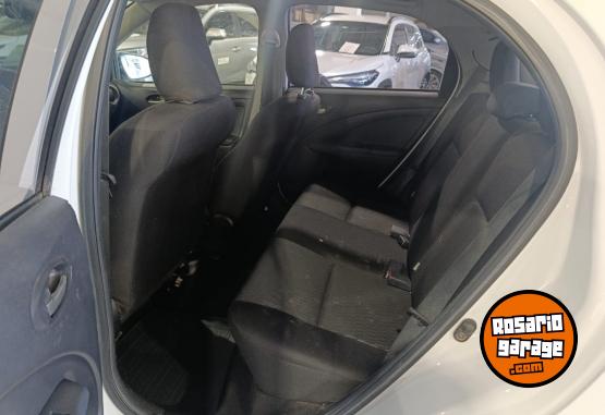 Autos - Toyota ETIOS X MT 5P 2023 Nafta 86771Km - En Venta
