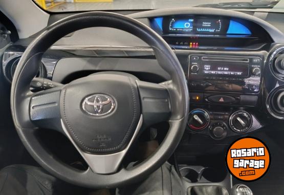 Autos - Toyota ETIOS X MT 5P 2023 Nafta 86771Km - En Venta