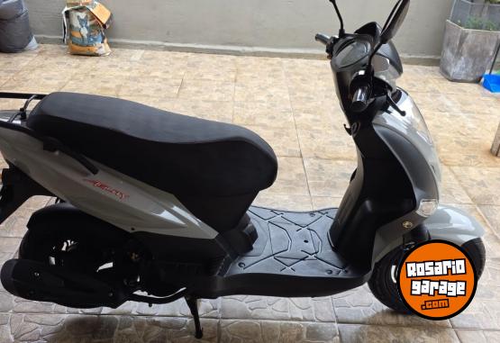 Motos - Kymco Agility 125 2024 Nafta 9800Km - En Venta