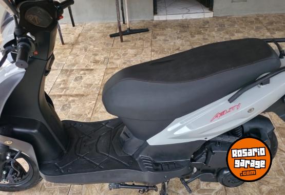 Motos - Kymco Agility 125 2024 Nafta 9800Km - En Venta