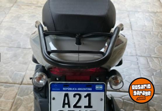 Motos - Kymco Agility 125 2024 Nafta 9800Km - En Venta