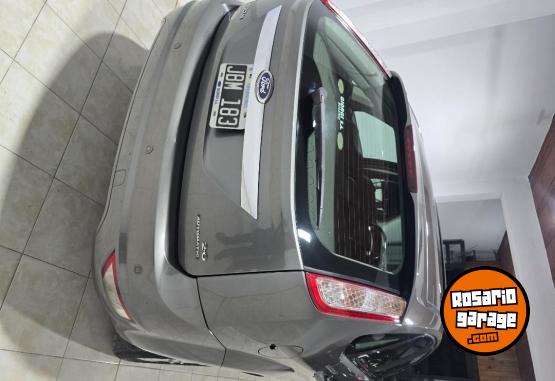Autos - Ford Focus GHIA 2010 Nafta 170000Km - En Venta