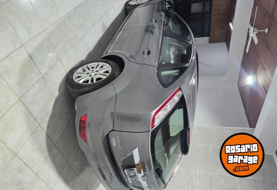 Autos - Ford Focus GHIA 2010 Nafta 170000Km - En Venta