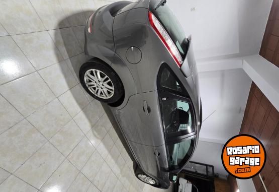 Autos - Ford Focus GHIA 2010 Nafta 170000Km - En Venta