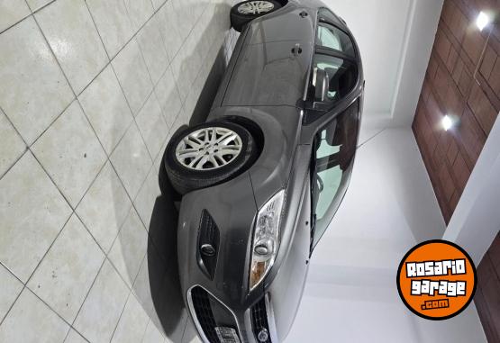 Autos - Ford Focus GHIA 2010 Nafta 170000Km - En Venta