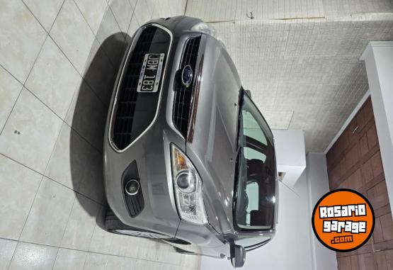 Autos - Ford Focus GHIA 2010 Nafta 170000Km - En Venta