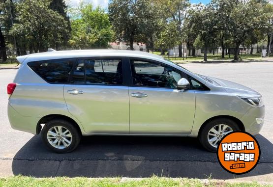Camionetas - Toyota Innova 2020 Nafta 114000Km - En Venta