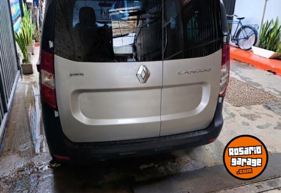 Utilitarios - Renault kangoo 1.6 2023 Nafta 100000Km - En Venta