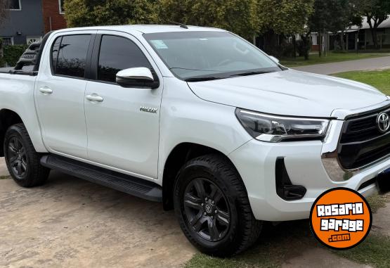 Camionetas - Toyota Hilux SRV 2025 Diesel 36000Km - En Venta