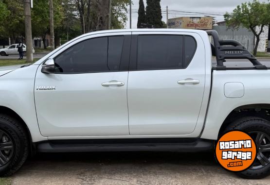 Camionetas - Toyota Hilux SRV 2025 Diesel 36000Km - En Venta