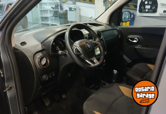 Utilitarios - Renault KANGOO II STEPWAY 2024 Nafta 10000Km - En Venta
