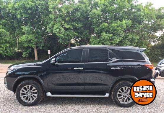 Camionetas - Toyota SW4 SRX 2023 Diesel 80000Km - En Venta
