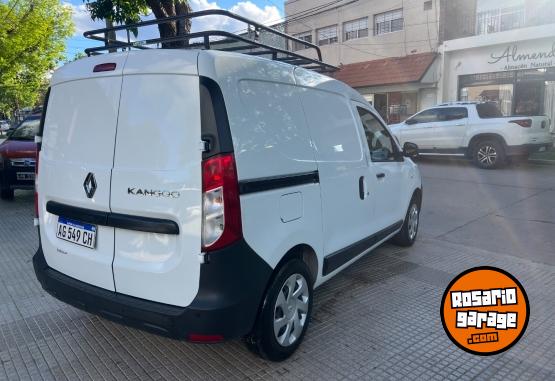 Utilitarios - Renault Kangoo 1.6 confort 2024 Nafta 53000Km - En Venta