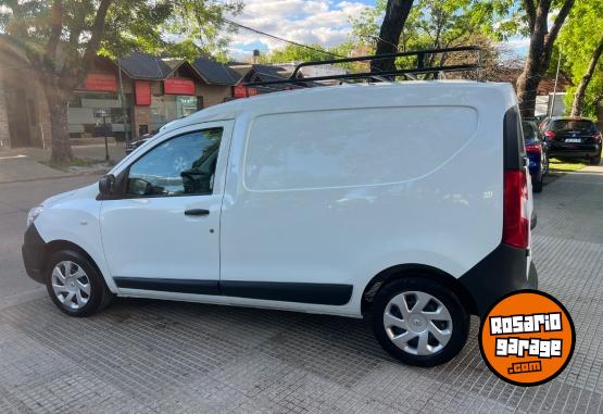 Utilitarios - Renault Kangoo 1.6 confort 2024 Nafta 53000Km - En Venta