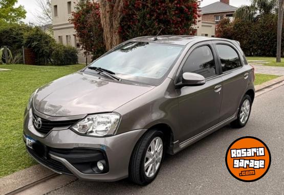 Autos - Toyota XLS 1.5 2017 Nafta 82955Km - En Venta