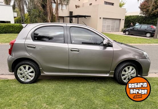 Autos - Toyota XLS 1.5 2017 Nafta 82955Km - En Venta