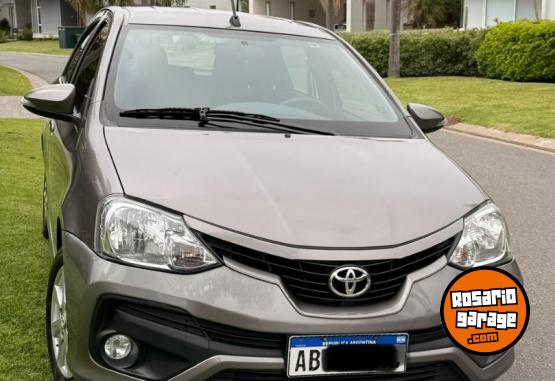 Autos - Toyota XLS 1.5 2017 Nafta 82955Km - En Venta