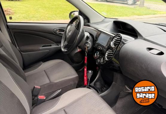 Autos - Toyota XLS 1.5 2017 Nafta 82955Km - En Venta