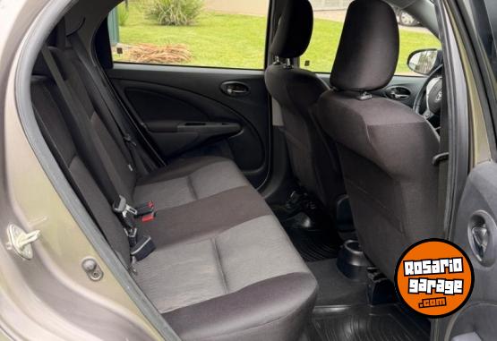 Autos - Toyota XLS 1.5 2017 Nafta 82955Km - En Venta