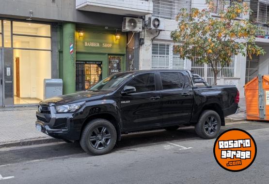 Camionetas - Toyota Hilux SR 2025 Diesel 49000Km - En Venta