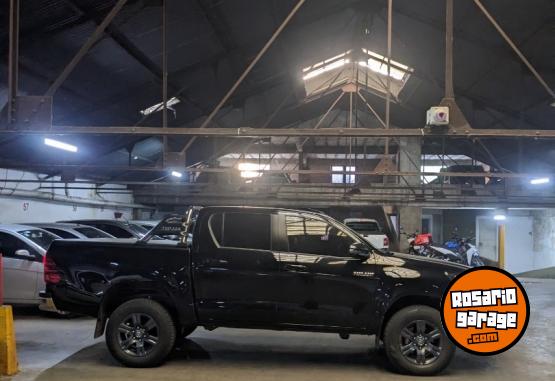 Camionetas - Toyota Hilux SR 2025 Diesel 49000Km - En Venta